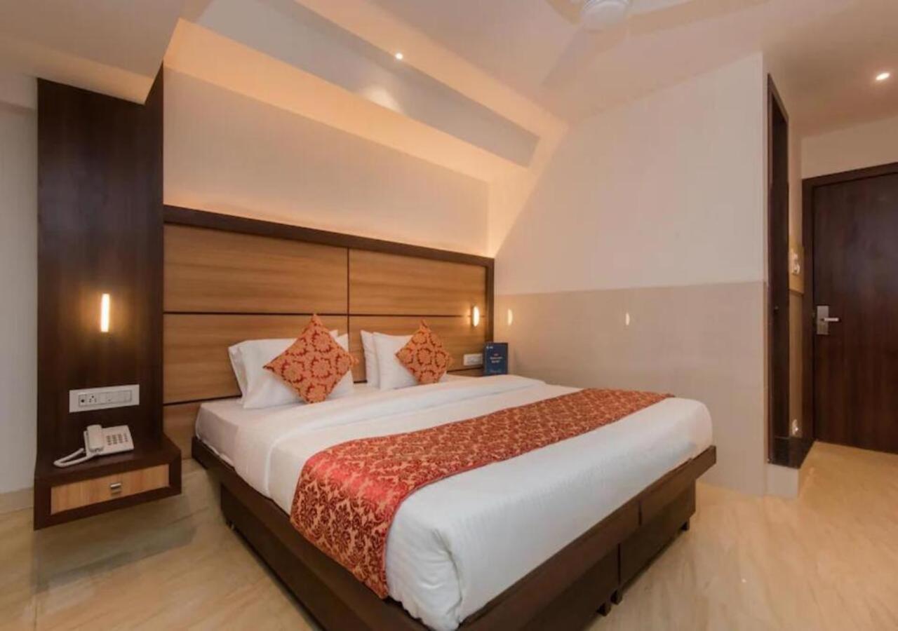 Hotel Mourya Residency Нави Мумбаи Экстерьер фото