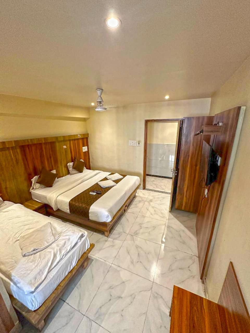 Hotel Mourya Residency Нави Мумбаи Экстерьер фото
